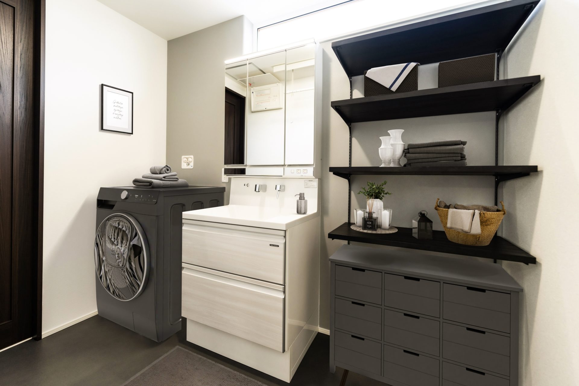 グレーが引き立つ洗面所・ランドリー