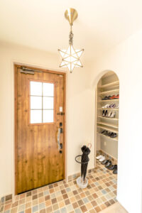 細部インテリアまでこだわり抜いた玄関