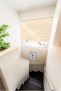 2301_物件2ナチュラルな温かみ感じる階段_009