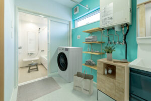 明るい壁紙が楽しい洗面・ランドリー