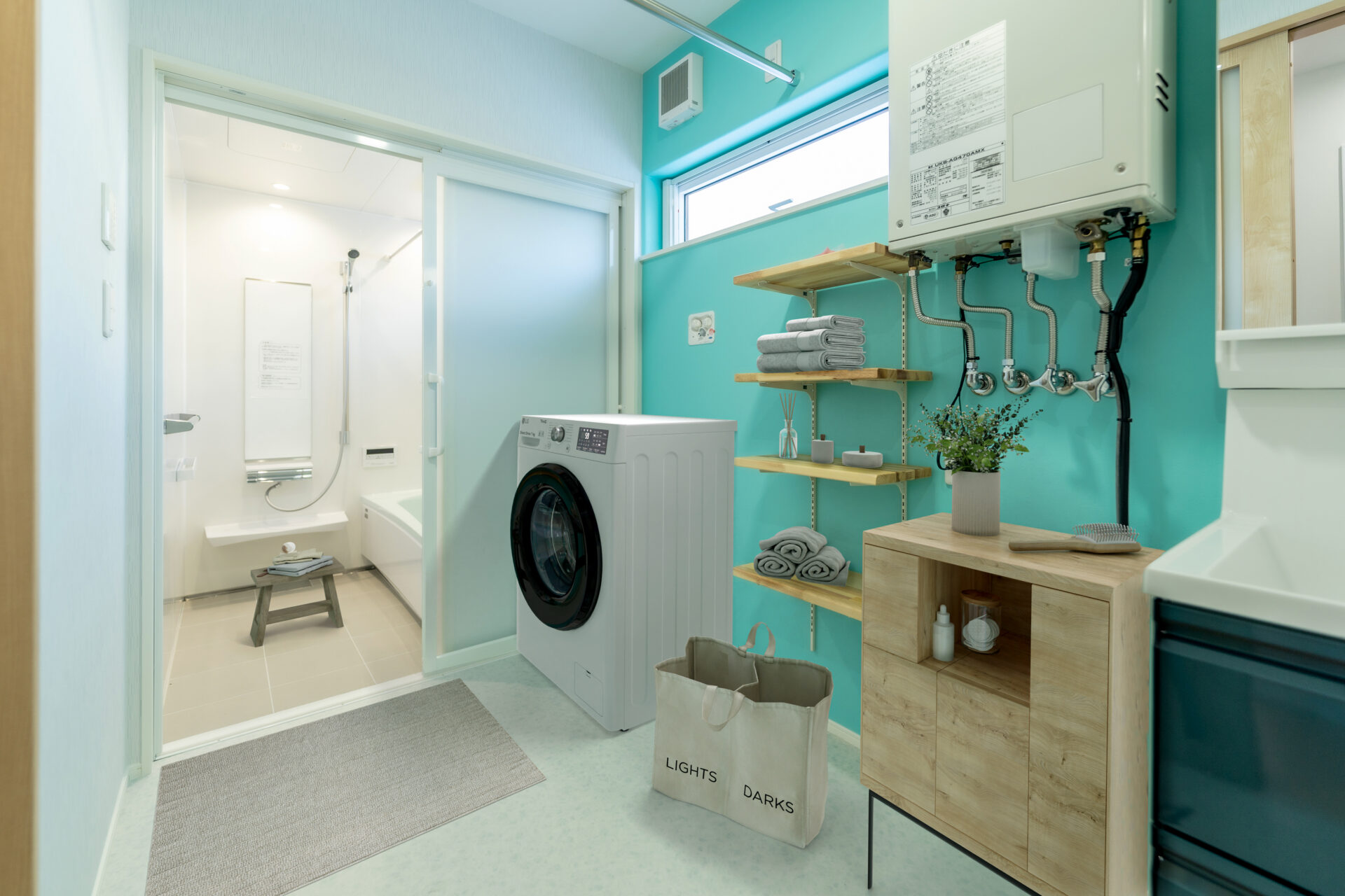 明るい壁紙が楽しい洗面・ランドリー