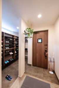 広々としたシューズクローゼット付きの玄関