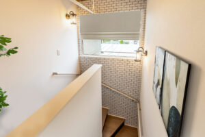 光とアートが楽しめる階段スペース