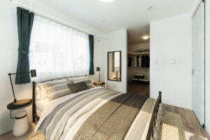 ウォークイン収納が快適な寝室