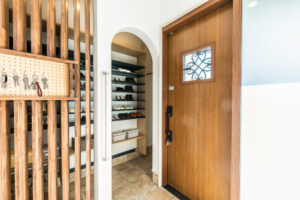 エレガントでモダンな魅力の玄関