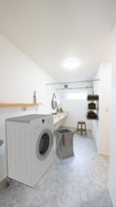 広々としたランドリーエリア