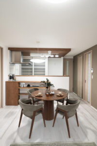 落ち着きと機能美が共存する上質なLDK