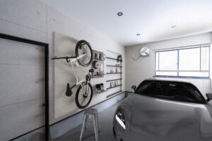 陽射しが心地よい快適なガレージ空間