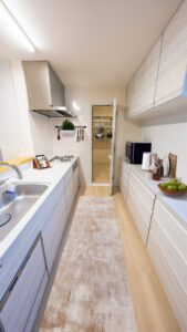 暮らしに余白をもたらす、パントリーが嬉しい整理上手なキッチン