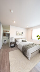 明るさと整理力を兼ね備えたスタイリッシュなベッドルーム