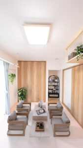 木の温もりに包まれる、やさしい寛ぎのリビング